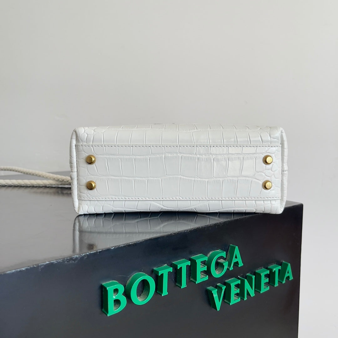 Bottega Veneta 777614 Black Designer Handbag Edition 2 - detail image 4