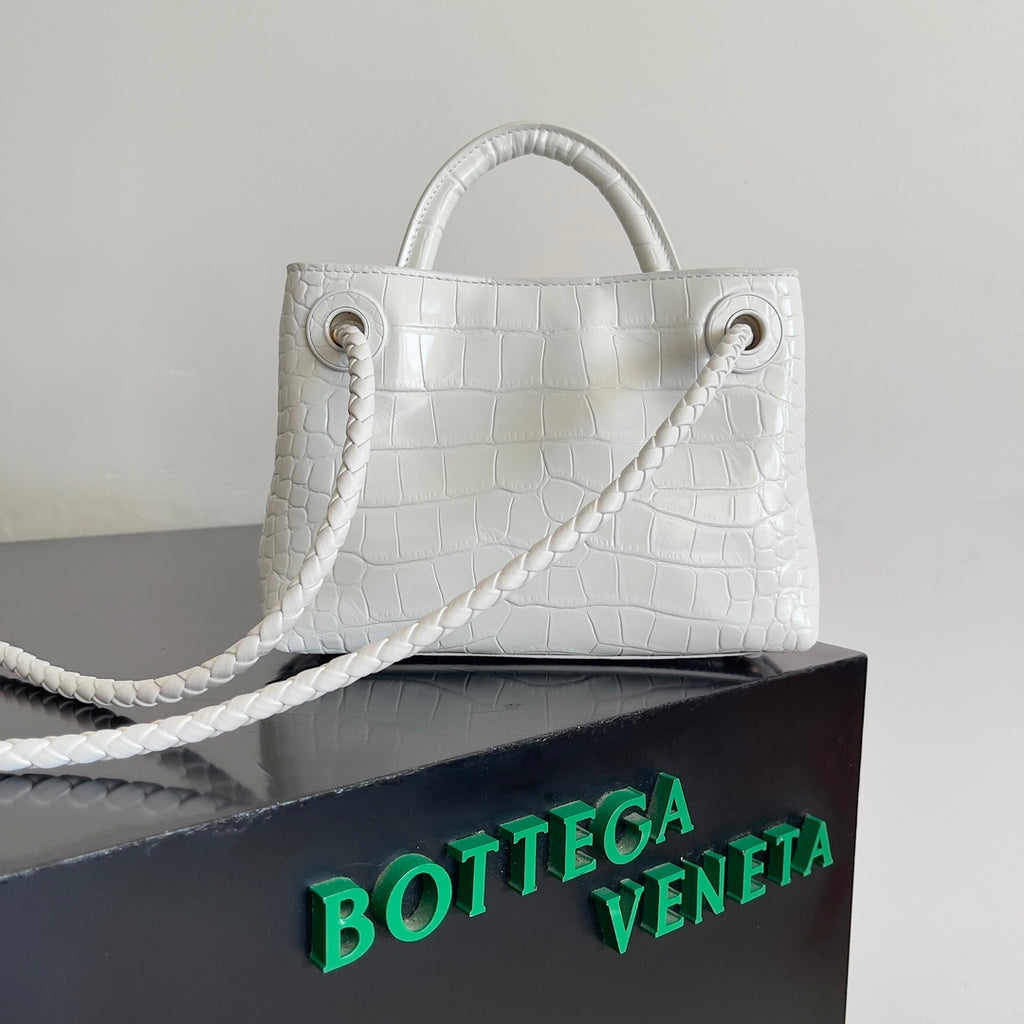 Bottega Veneta 777614 Black Designer Handbag Edition 2 - detail image 2