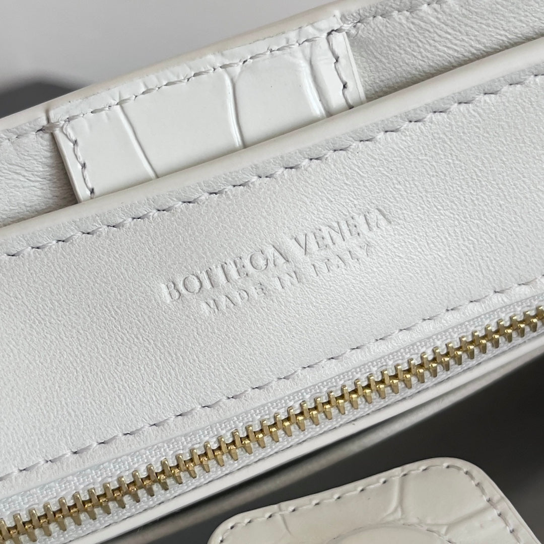 Bottega Veneta 777614 Black Designer Handbag Edition 2 - detail image 8