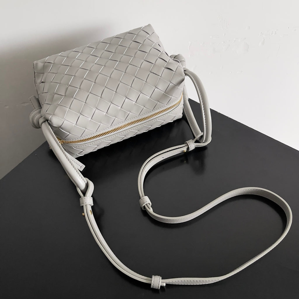Bottega Veneta 796615 Black Designer Handbag - detail image 4
