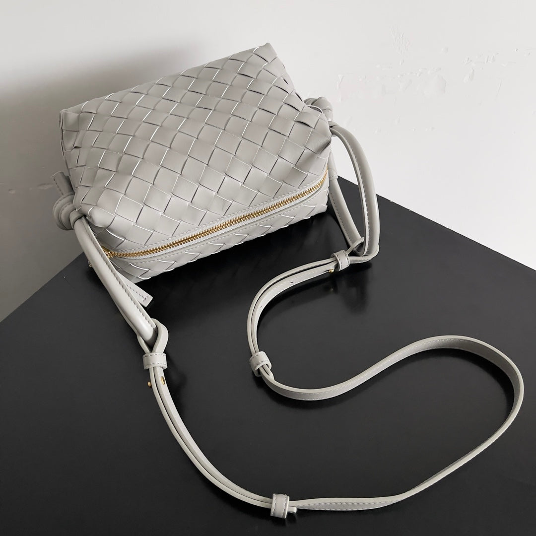 Bottega Veneta 796615 Black Designer Handbag - detail image 4