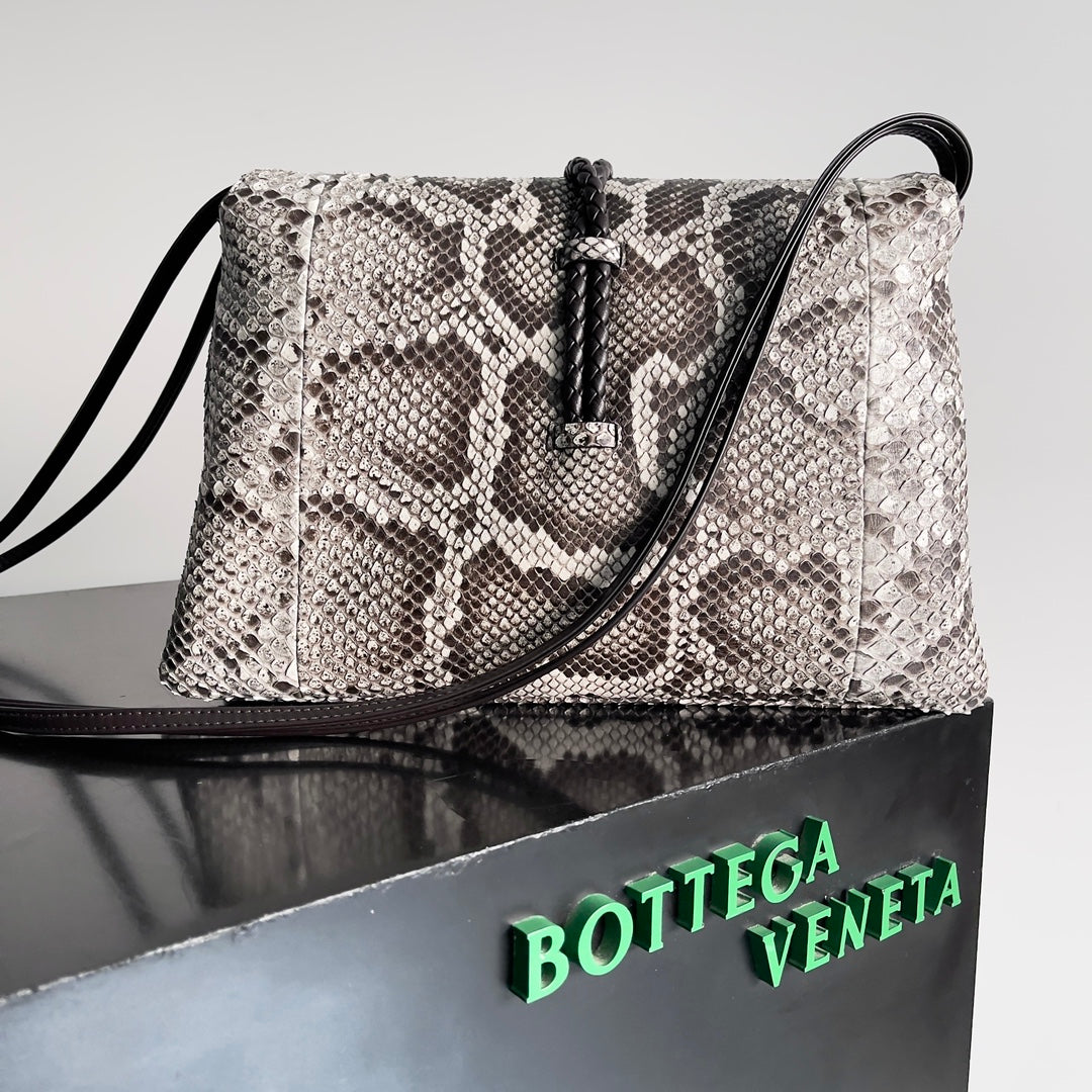 Bottega Veneta 806034 Black Clutch Bag - detail image 3