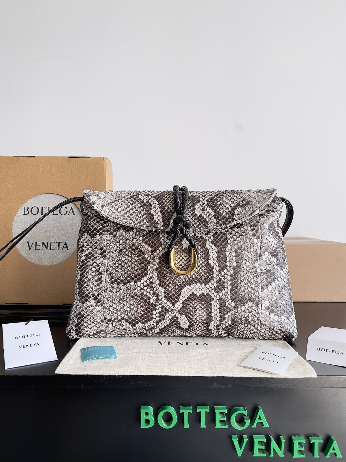 Bottega Veneta Black Designer Handbag Edition 815