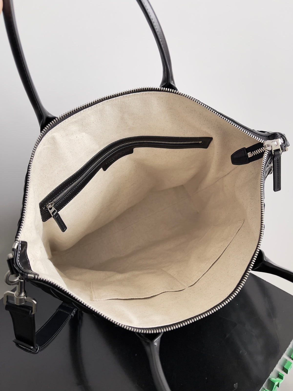 Bottega Veneta 815783 Black Designer Handbag Edition 2 - detail image 9