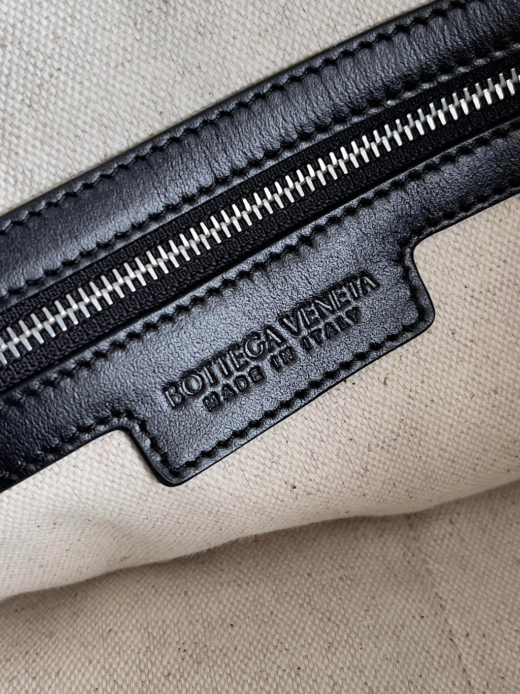 Bottega Veneta 815783 Black Designer Handbag Edition 2 - detail image 7