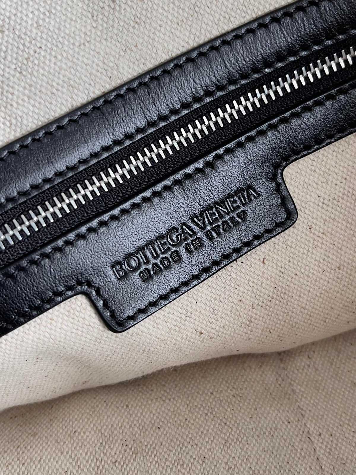 Bottega Veneta 815783 Black Designer Handbag Edition 2 - detail image 7