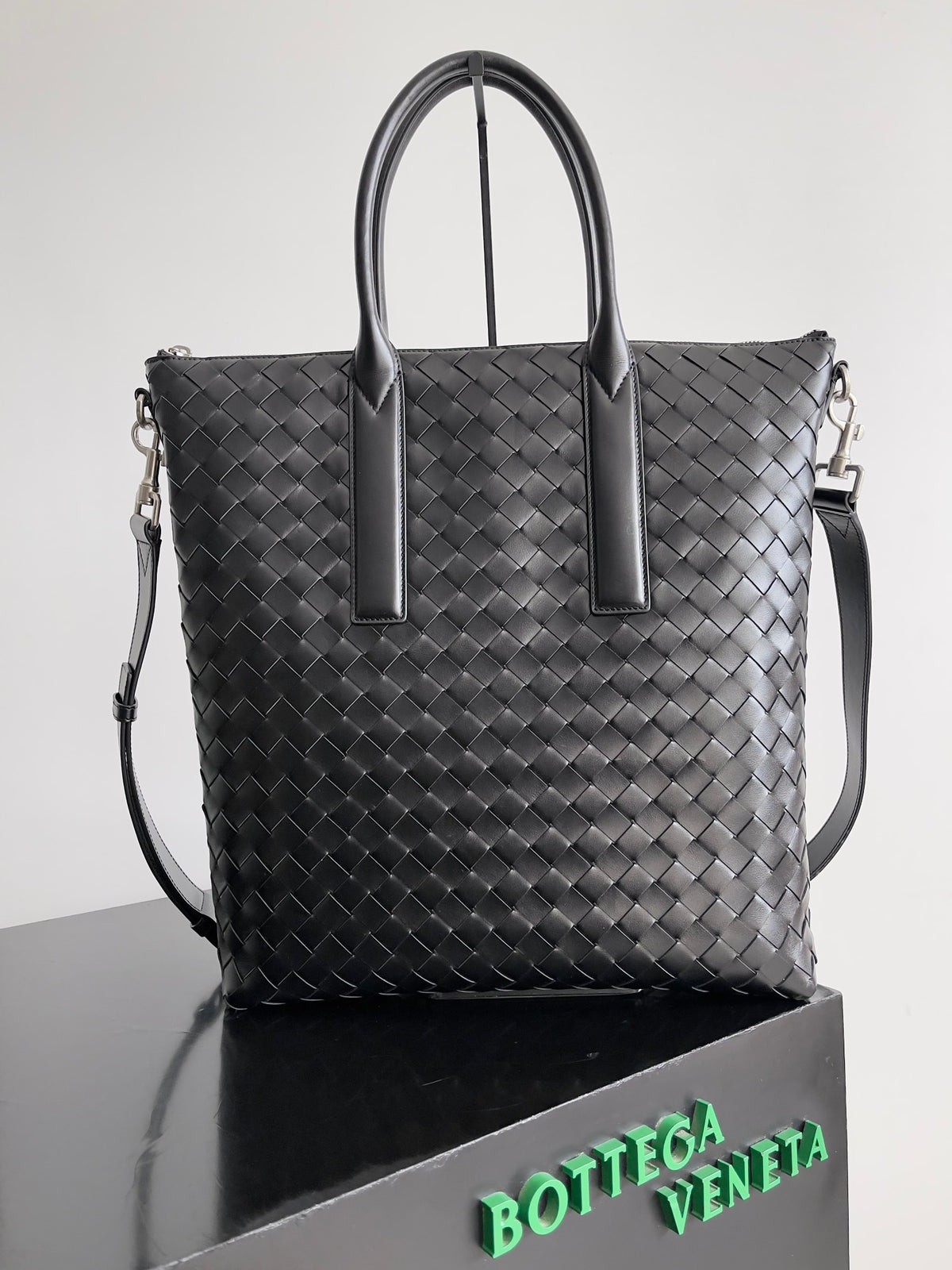 Bottega Veneta 815783 Black Designer Handbag Edition 2