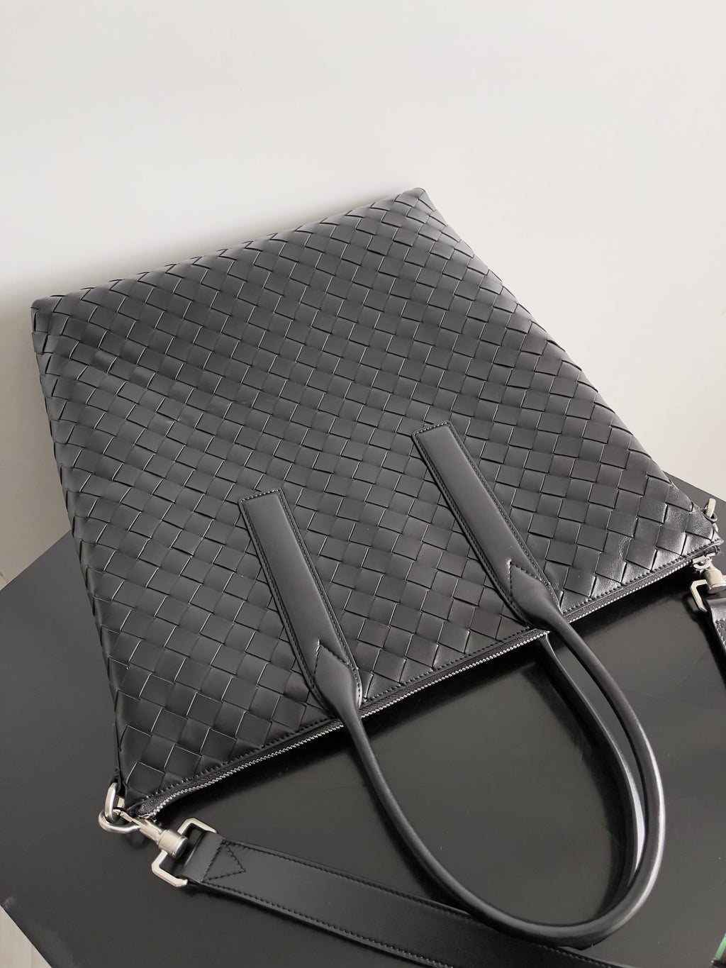 Bottega Veneta 815783 Black Designer Handbag Edition 2 - detail image 8