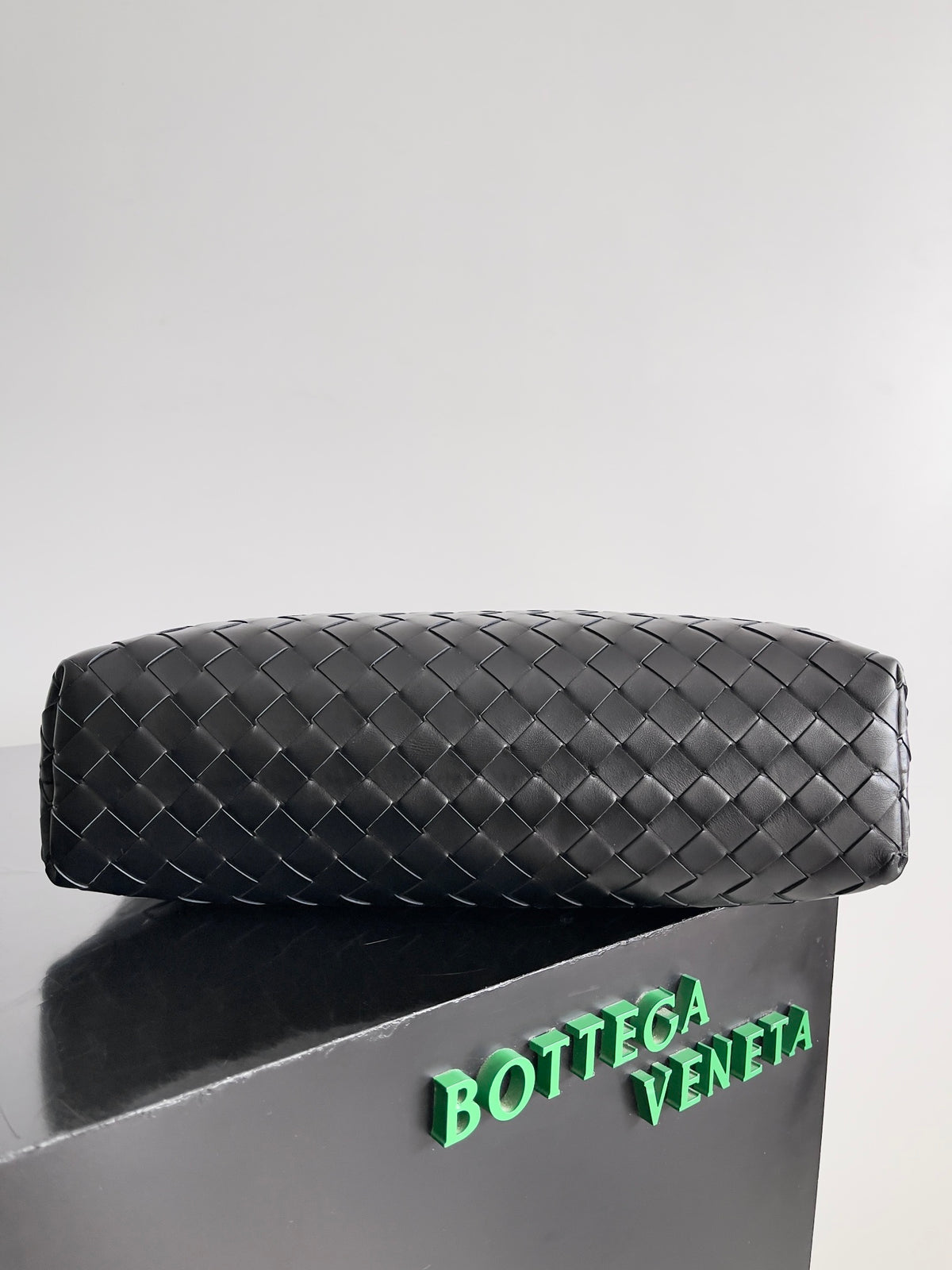 Bottega Veneta 815783 Black Designer Handbag Edition 2 - detail image 3