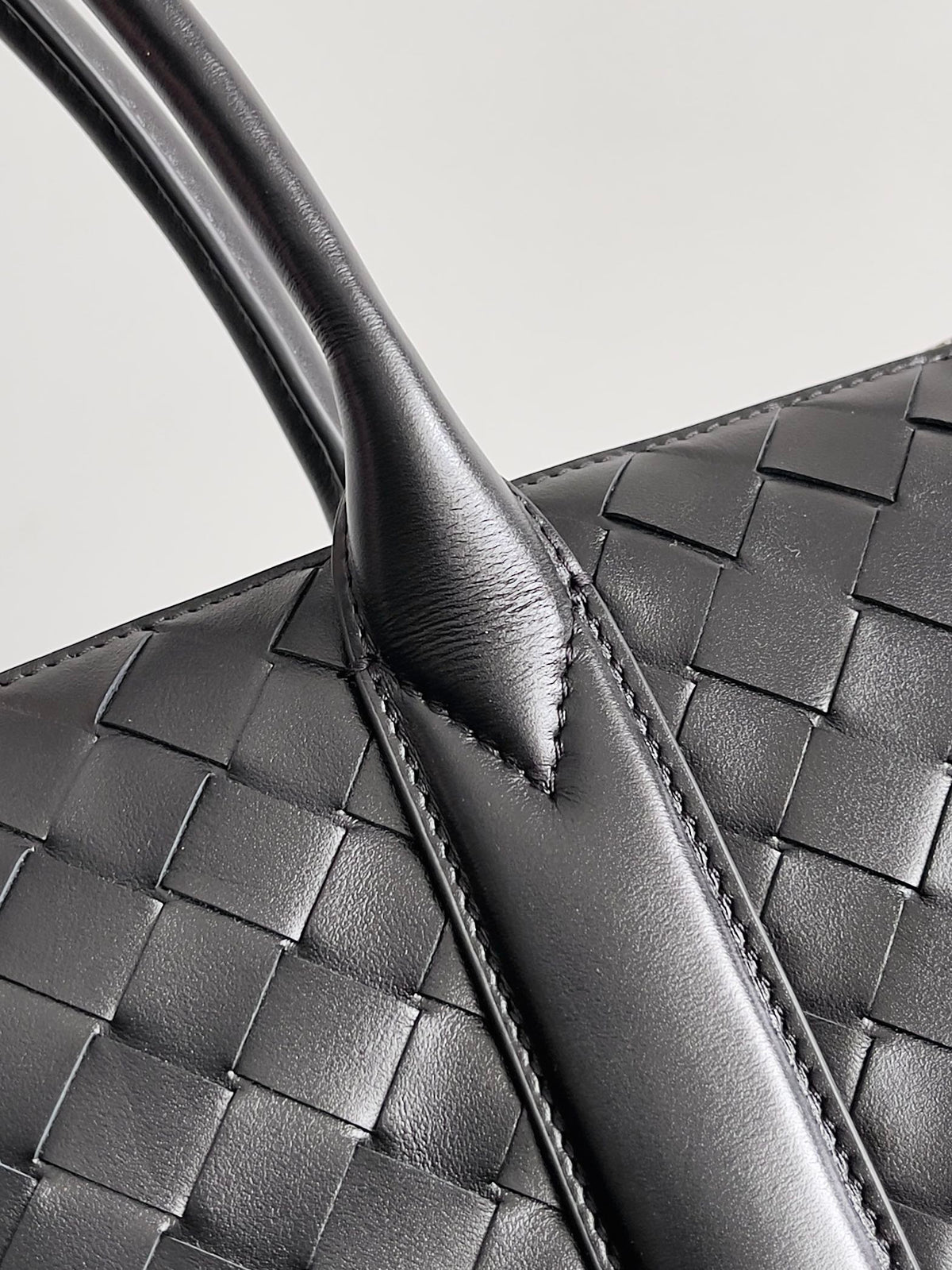 Bottega Veneta 815783 Black Designer Handbag Edition 2 - detail image 4