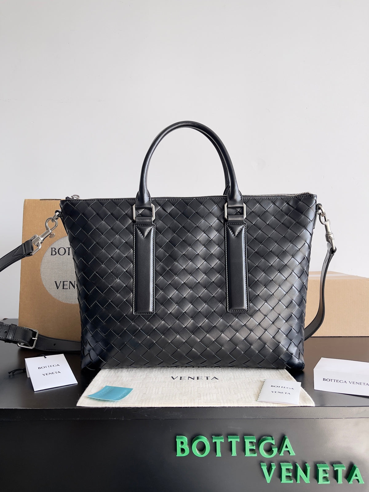Bottega Veneta Black Designer Handbag Edition 595