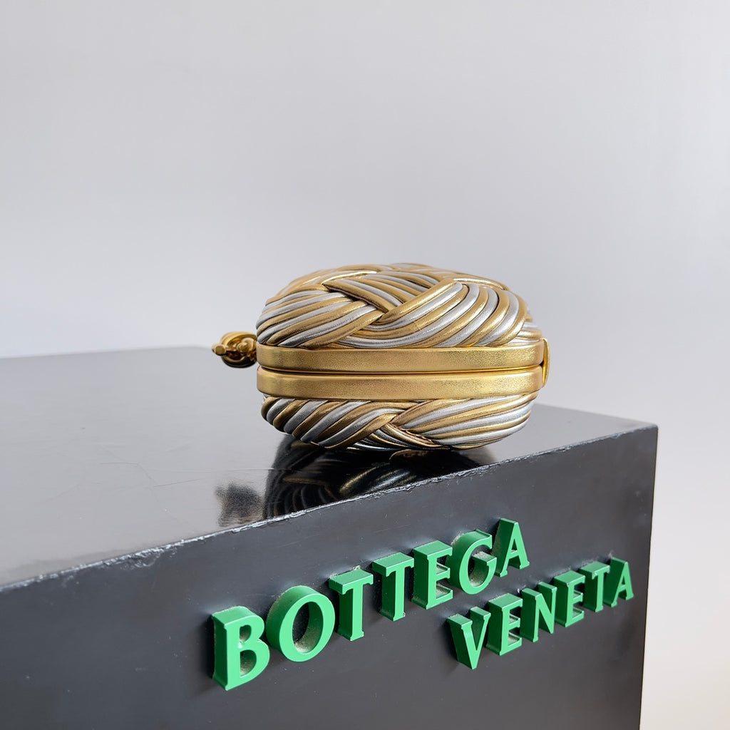 Bottega Veneta 804532 Black Designer Handbag - detail image 3