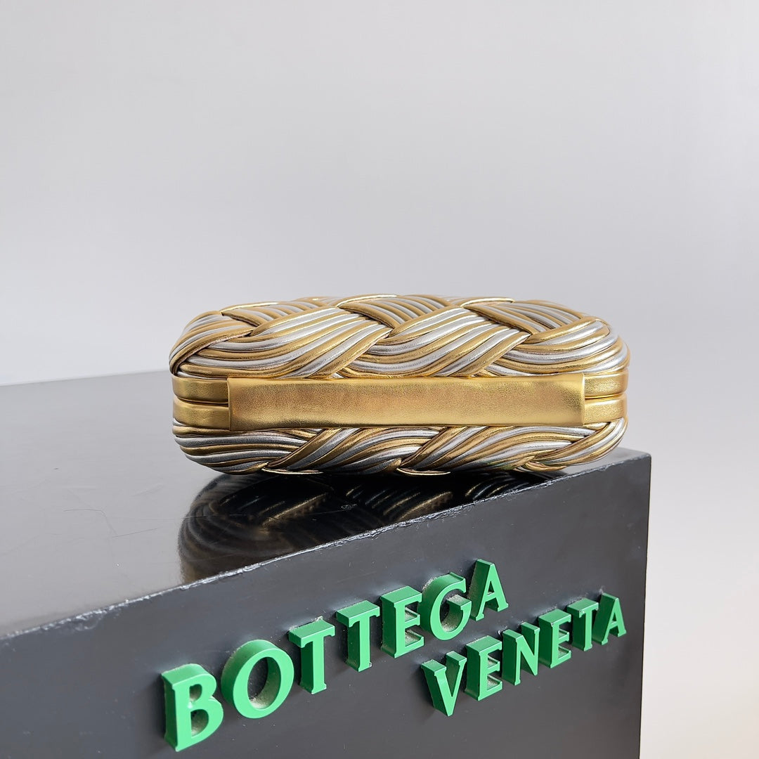 Bottega Veneta 804532 Black Designer Handbag - detail image 2