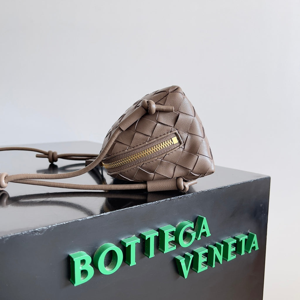 Bottega Veneta 794258 Black Pouch Bag Edition 5 - detail image 2