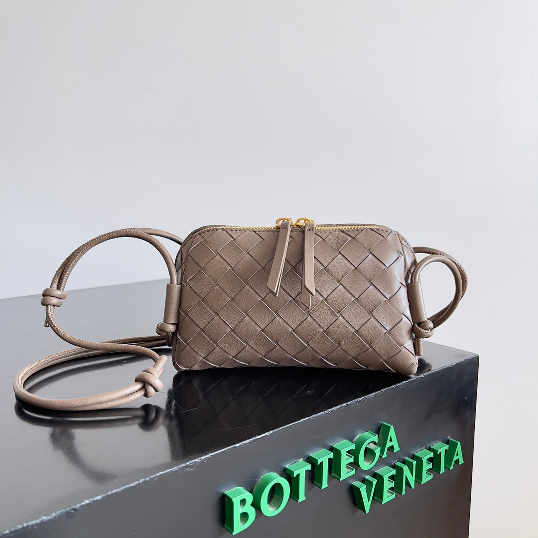 Bottega Veneta 794258 Black Pouch Bag Edition 5