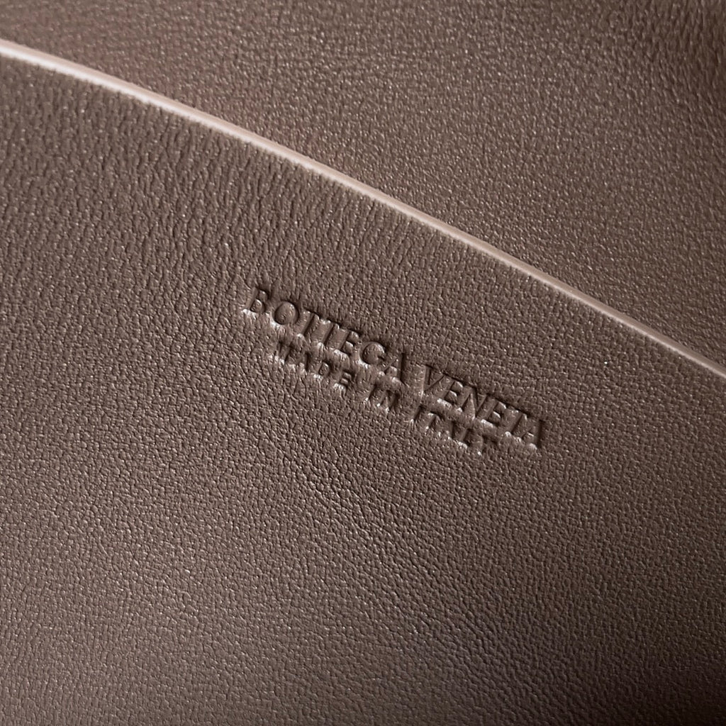 Bottega Veneta 794258 Black Pouch Bag Edition 5 - detail image 7