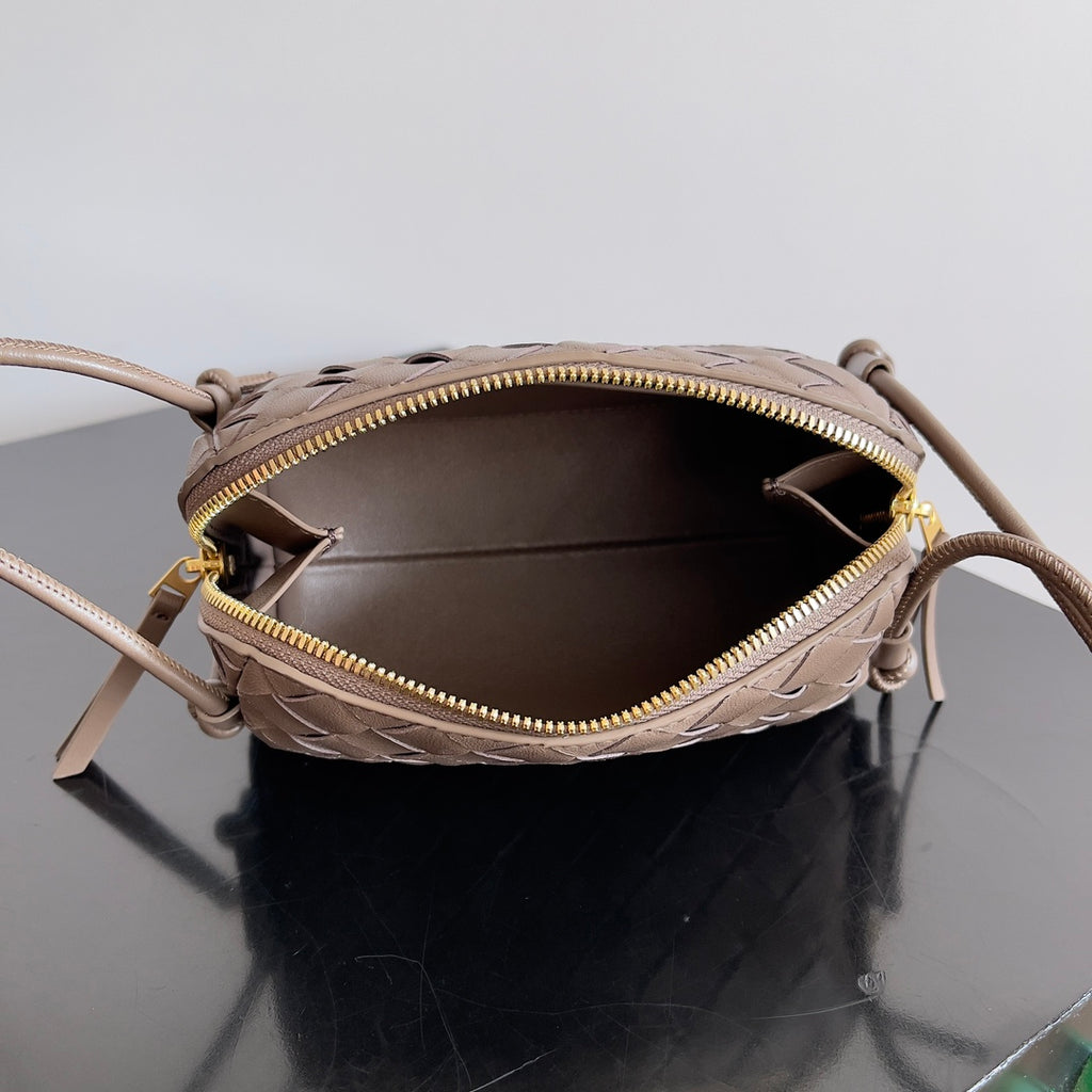 Bottega Veneta 794258 Black Pouch Bag Edition 5 - detail image 9