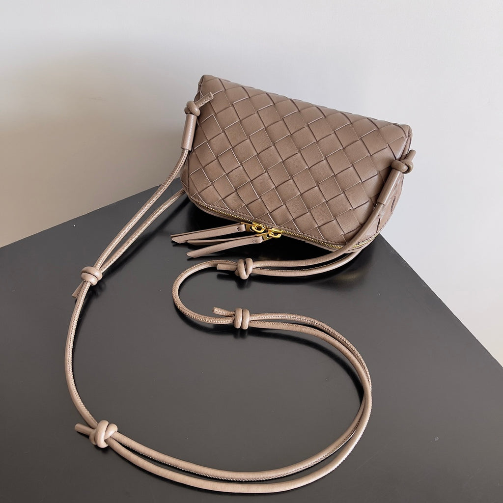 Bottega Veneta 794258 Black Pouch Bag Edition 5 - detail image 4