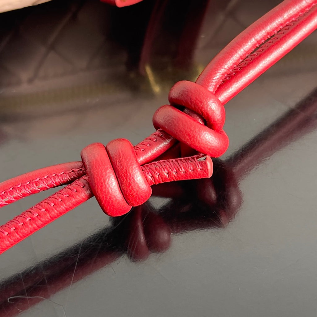 Bottega Veneta 794258 Black & Red Pouch Bag - detail image 6