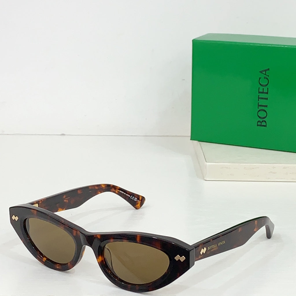 Bottega Veneta BV1350S Green Designer Sunglasses 50-21-145 mm - detail image 3