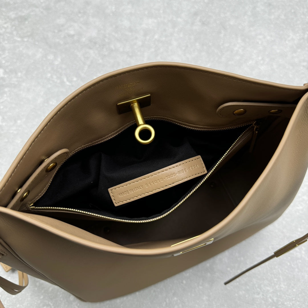 Balenciaga 92881SMALL Black & Red Hobo Bag - detail image 9