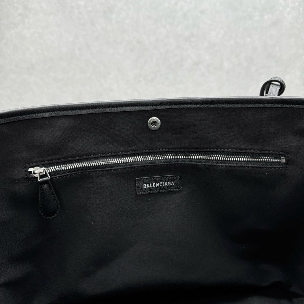 Balenciaga 92884SIZE Black Designer Handbag - detail image 9