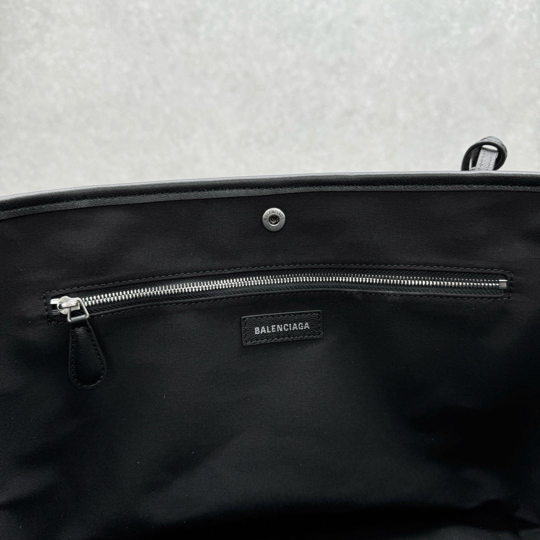 Balenciaga 92884SIZE Black Designer Handbag - detail image 9