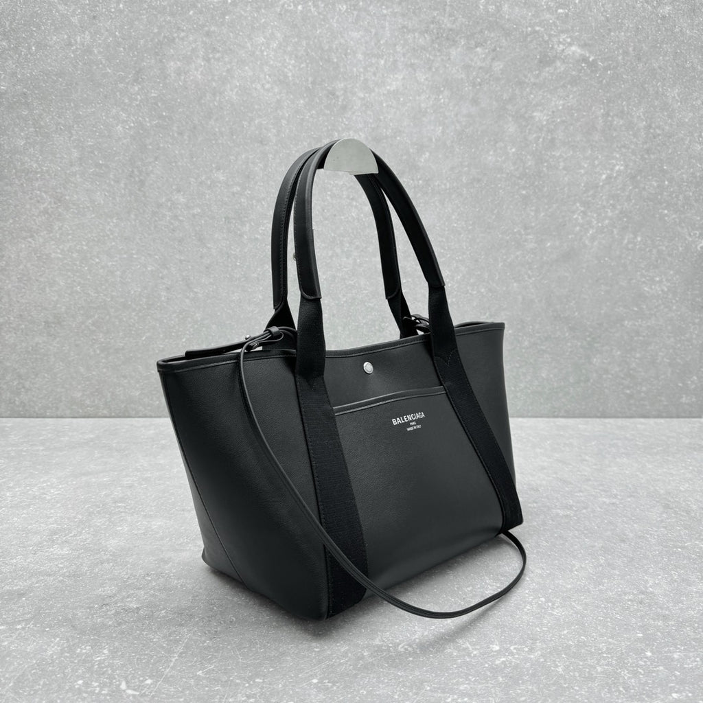 Balenciaga 92884SIZE Black Designer Handbag - detail image 2