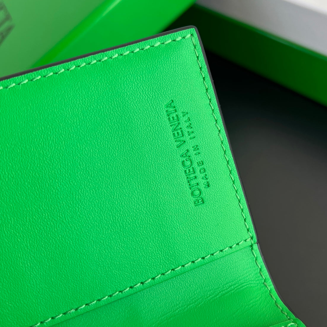 Bottega Veneta Black & Green Card Holder Edition 6 - detail image 7