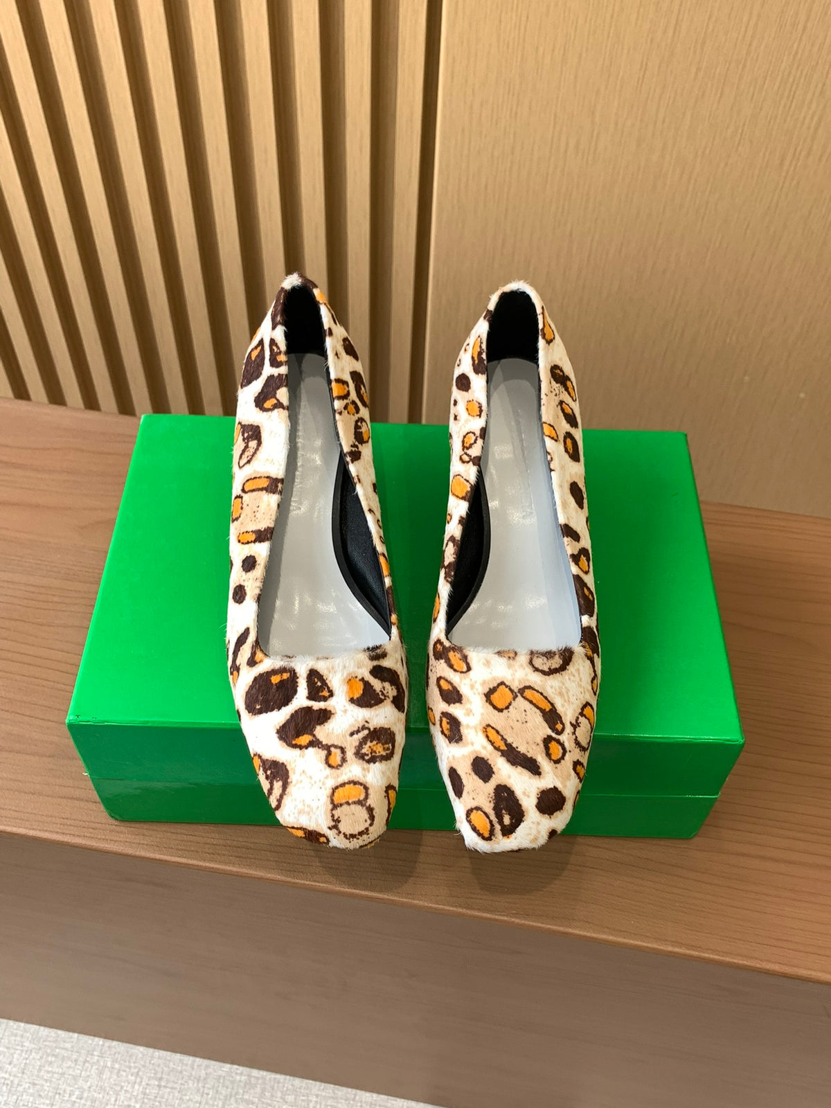 Bottega Veneta Rose Gold & Green Designer Shoes EU 35-39