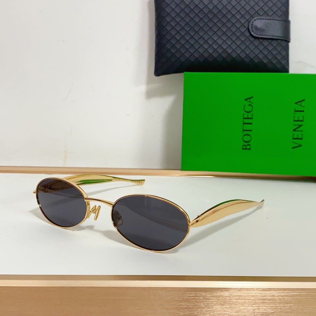 Bottega Veneta BV1386S Green & Rose Gold Designer Sunglasses - detail image 4