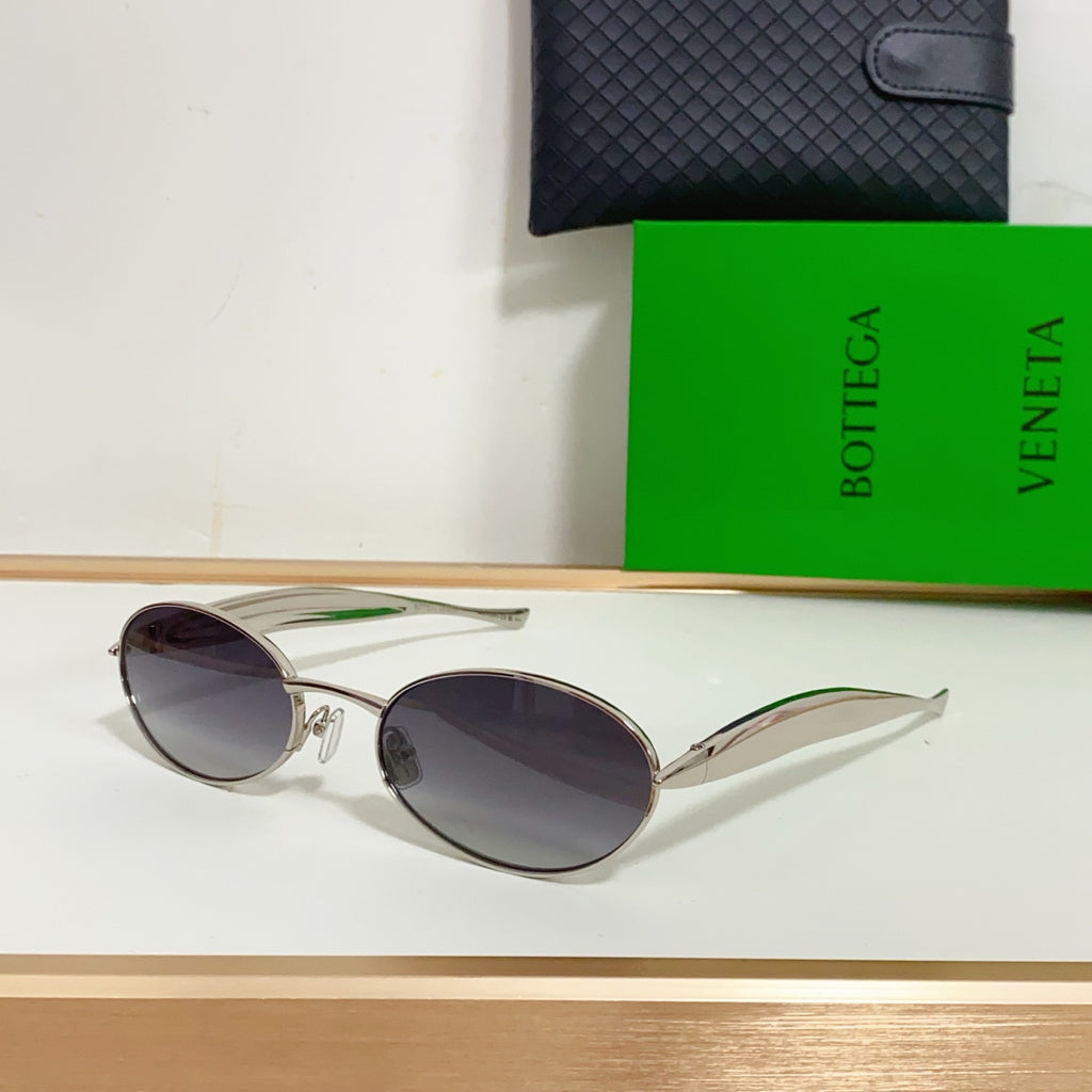 Bottega Veneta BV1386S Green & Rose Gold Designer Sunglasses - detail image 3