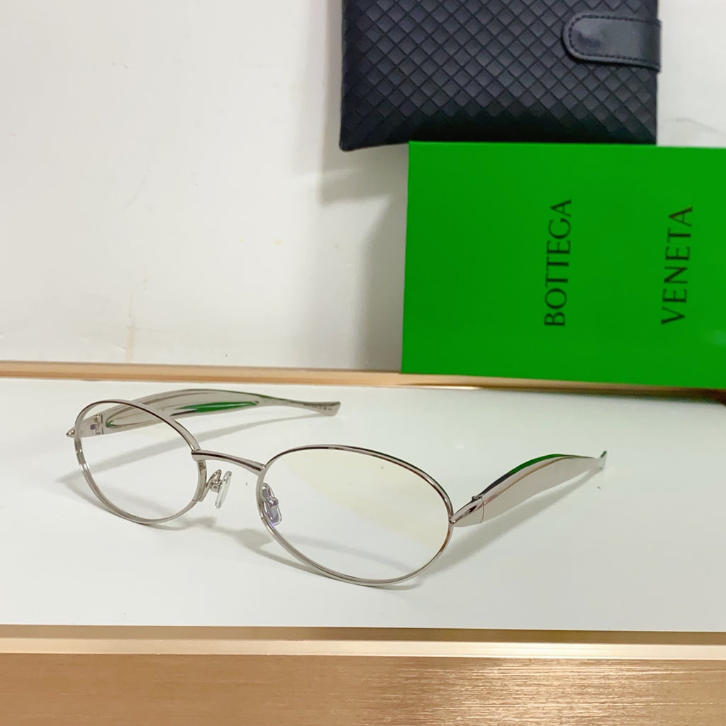 Bottega Veneta BV1386S Green & Rose Gold Designer Sunglasses - detail image 2