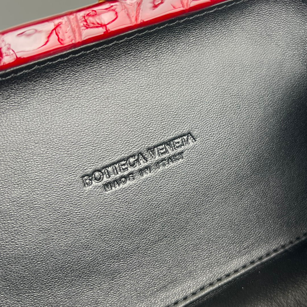 Bottega Veneta 20X12X5 Red Designer Handbag - detail image 9