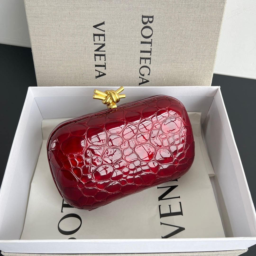 Bottega Veneta Red Designer Handbag Edition 34