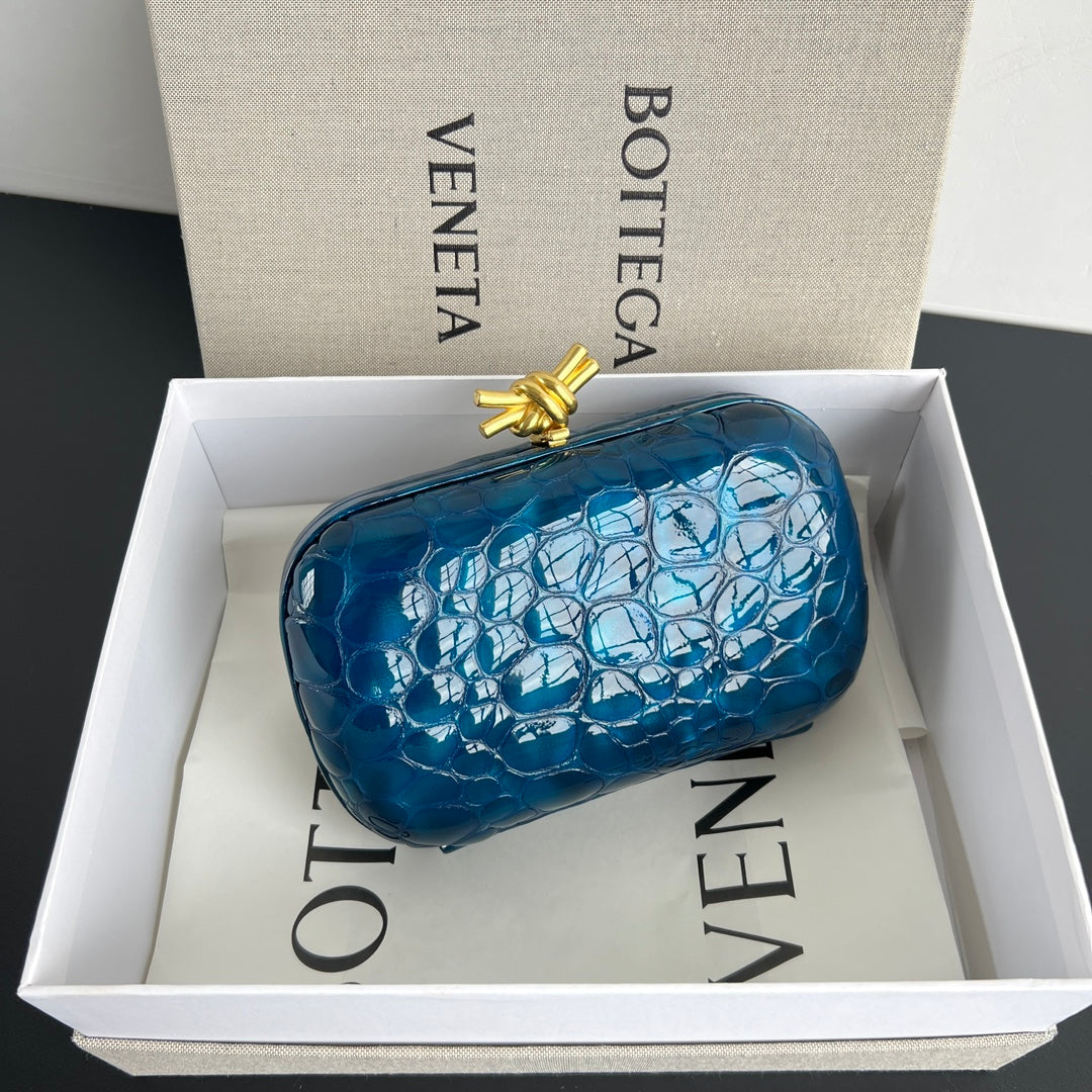 Bottega Veneta Blue Designer Handbag Edition 16