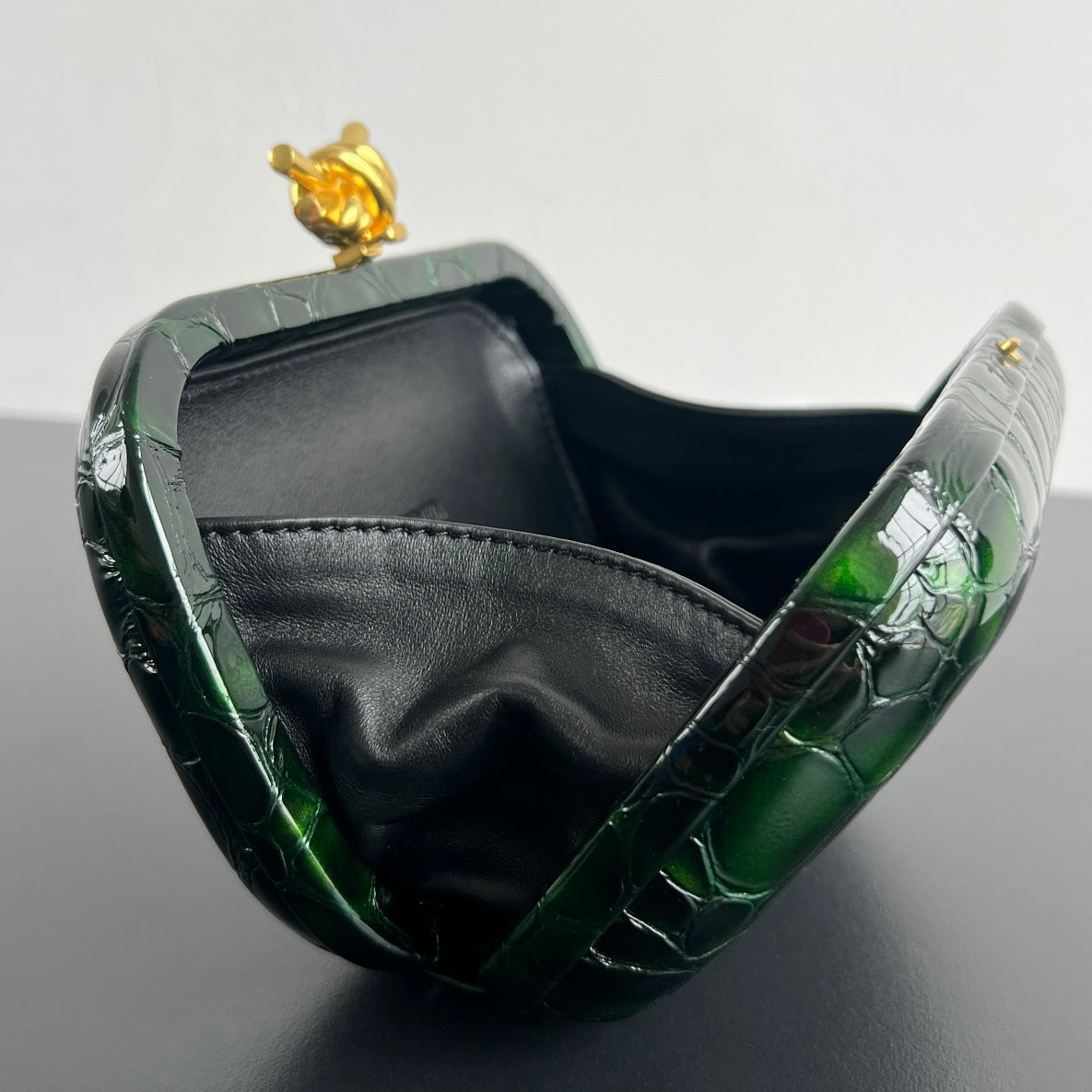 Bottega Veneta 20X12X5 Black & Green Designer Handbag - detail image 8