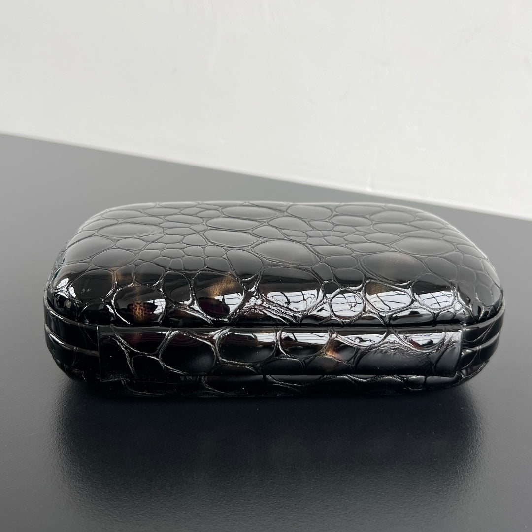 Bottega Veneta 20X12X5 Black Designer Handbag - detail image 3