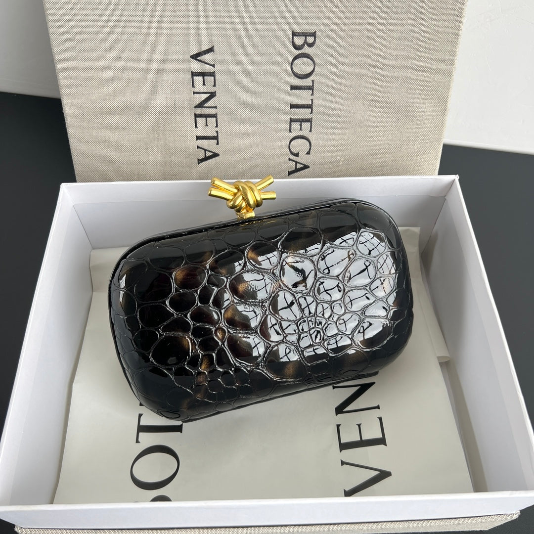 Bottega Veneta Black Designer Handbag Edition 760