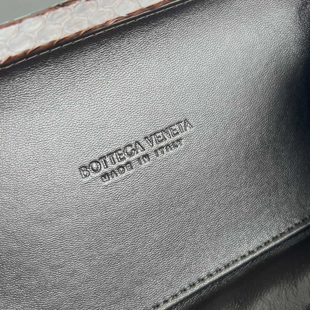 Bottega Veneta 20X12X5 Black & Green Designer Handbag Edition 2 - detail image 9