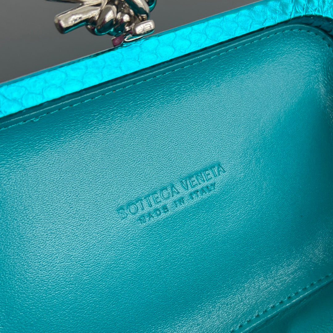 Bottega Veneta 20X12X5 Teal Designer Handbag - detail image 9