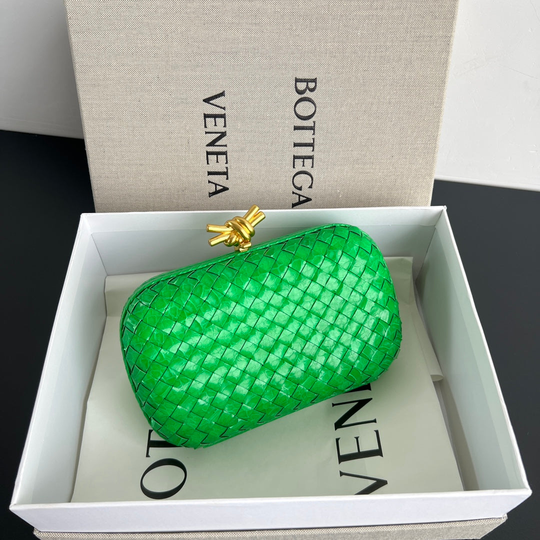 Bottega Veneta Green Designer Handbag Edition 47