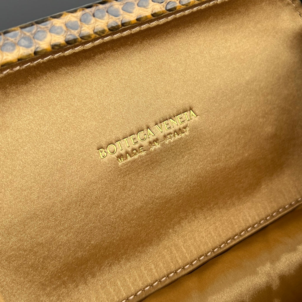 Bottega Veneta 20X12X5 Orange Designer Handbag - detail image 9