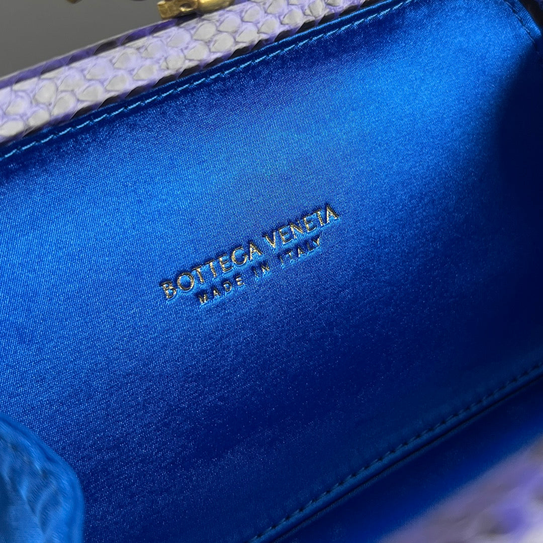 Bottega Veneta 20X12X5 Blue Designer Handbag Edition 3 - detail image 9