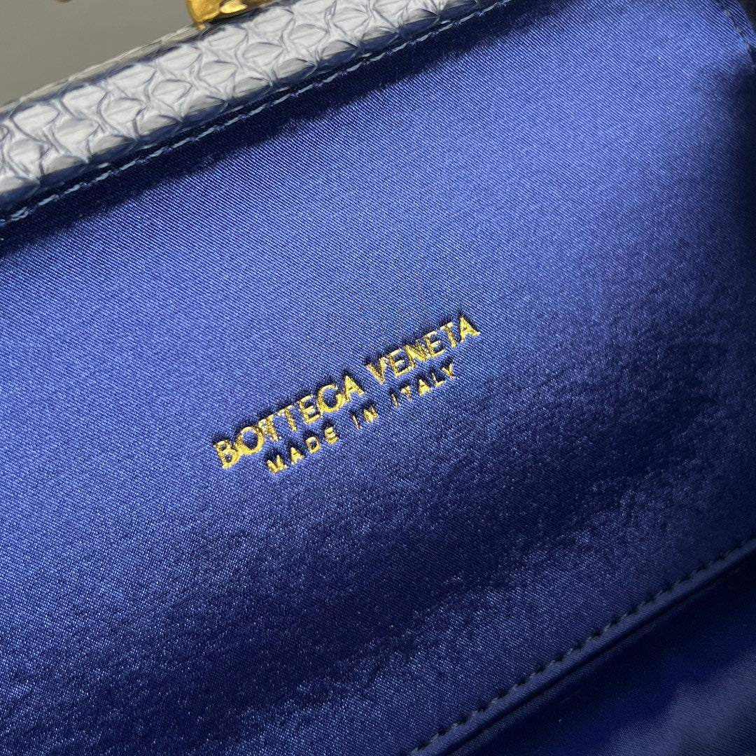Bottega Veneta 20X12X5 Blue Designer Handbag Edition 2 - detail image 9