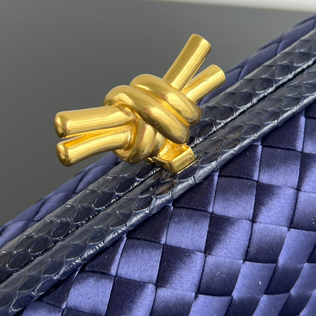 Bottega Veneta 20X12X5 Blue Designer Handbag Edition 2 - detail image 7