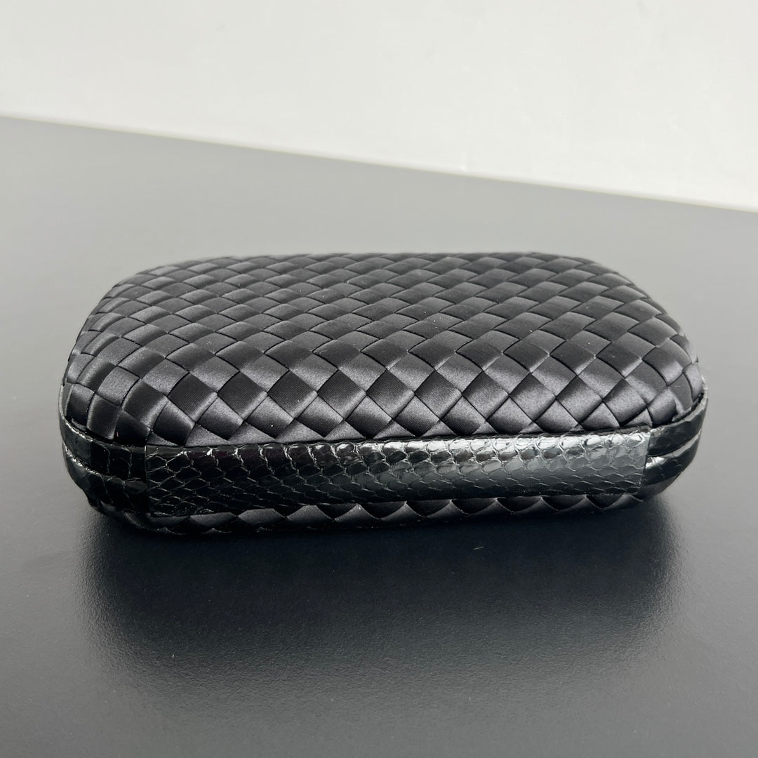 Bottega Veneta 20X12X5 Black Designer Handbag Edition 2 - detail image 3