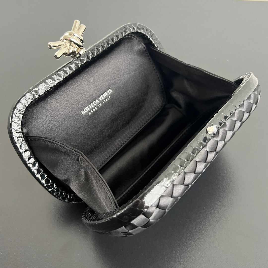 Bottega Veneta 20X12X5 Black Designer Handbag Edition 2 - detail image 6