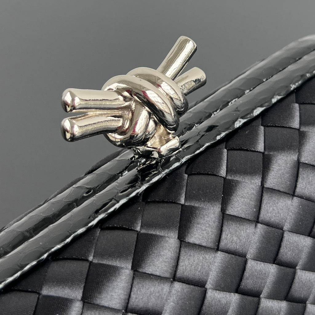 Bottega Veneta 20X12X5 Black Designer Handbag Edition 2 - detail image 7