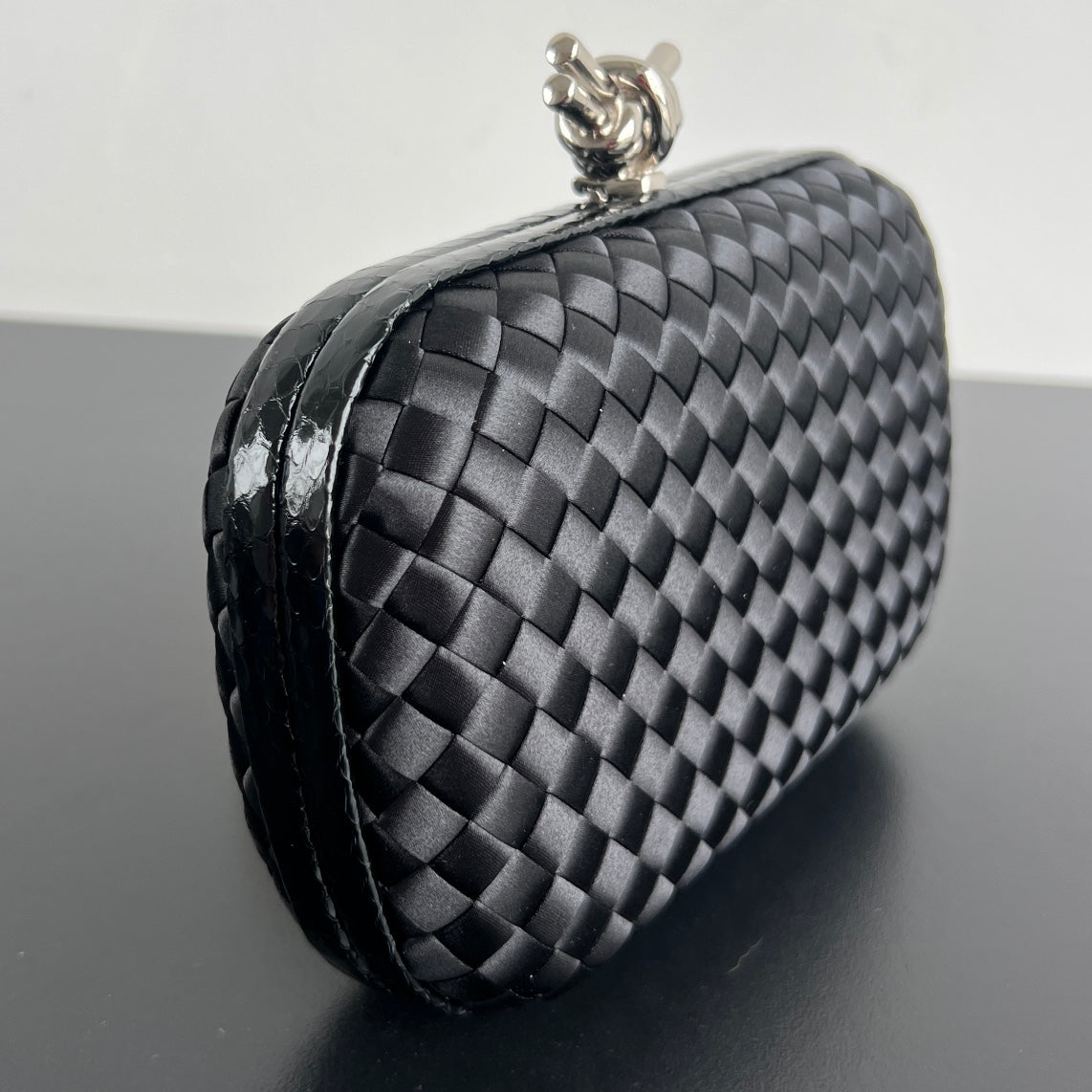 Bottega Veneta 20X12X5 Black Designer Handbag Edition 2 - detail image 2